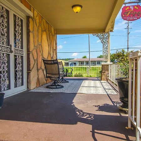 The Foxtrot Inn Ava Exterior photo