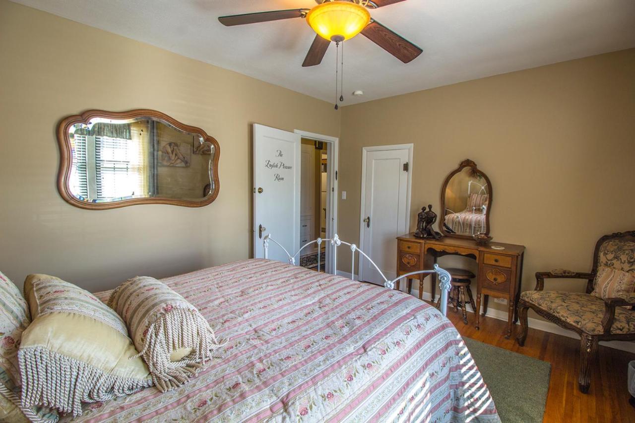 The Foxtrot Inn Ava Room photo
