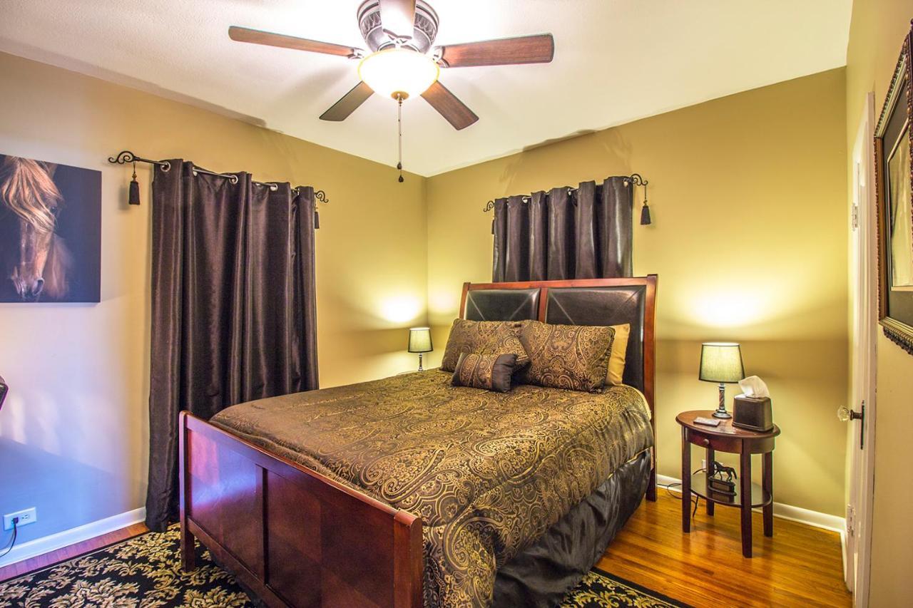 The Foxtrot Inn Ava Room photo