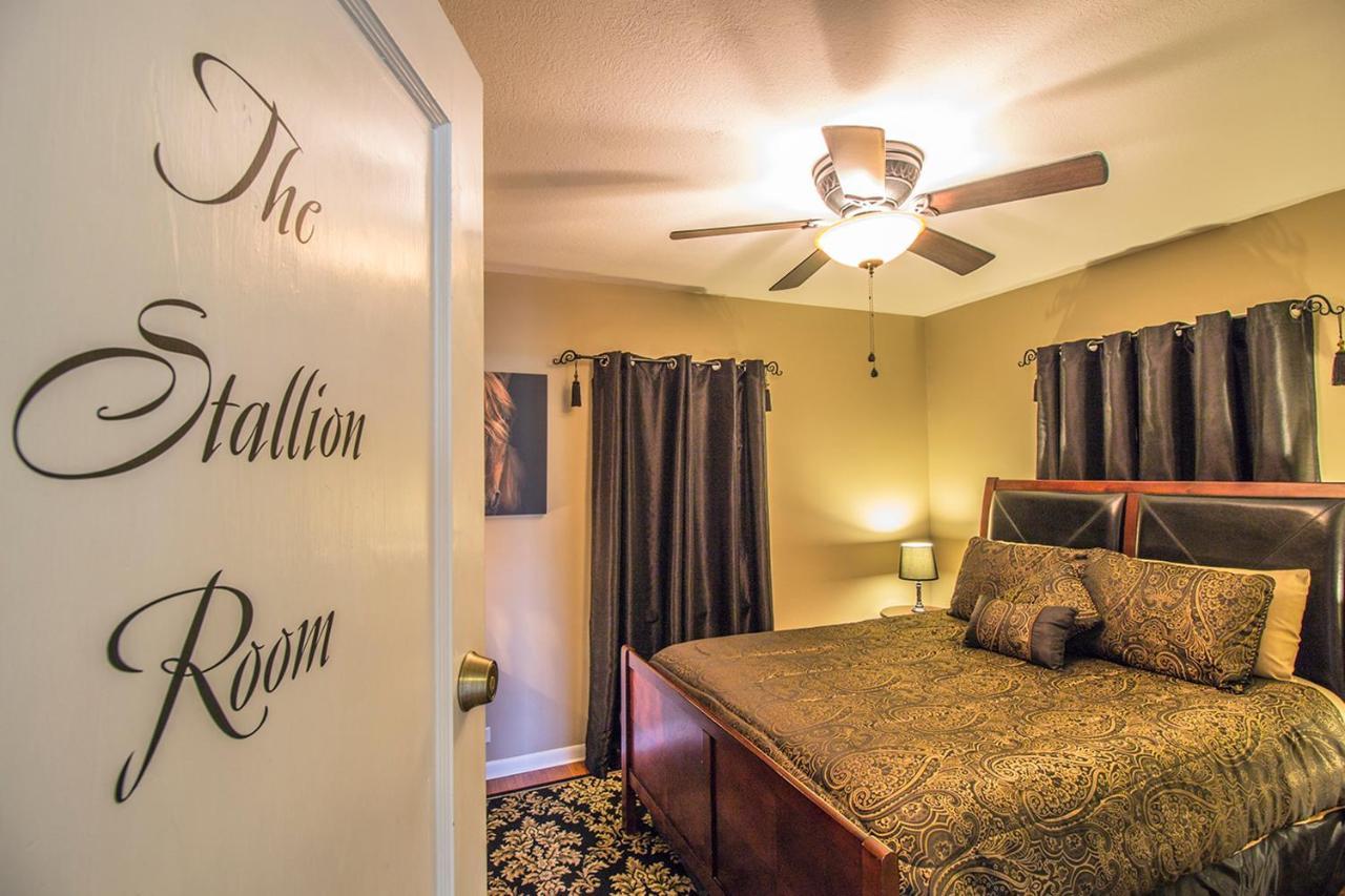 The Foxtrot Inn Ava Room photo